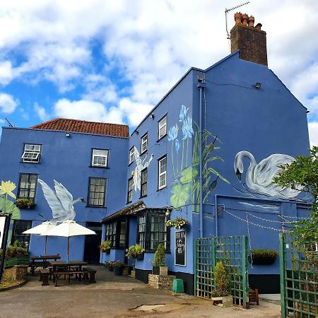 The Swan Hotel 앨몬즈버리 외부 사진